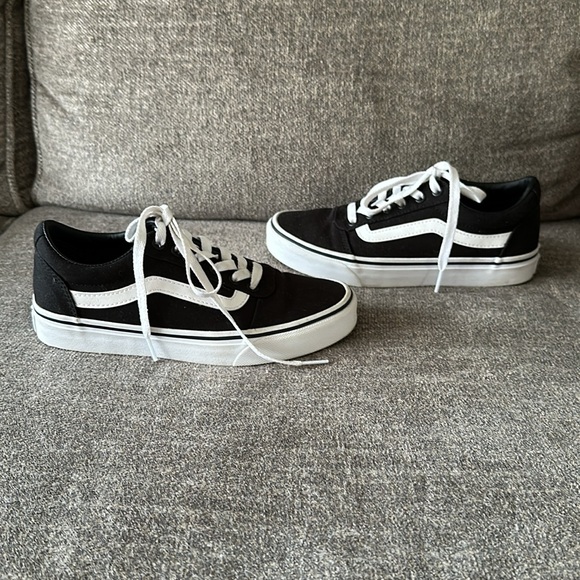 Women’s Vans Ward women’s shoes. Size 6.5 - Picture 10 of 15